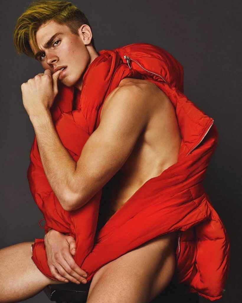 27747361_10159911287260371_2654225812059700896_o-820x1024