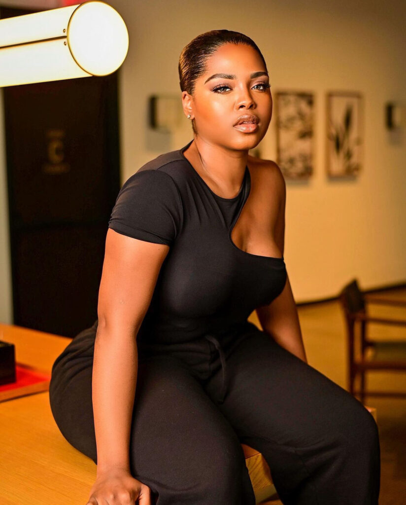 ria-graham-1727453949-824x1024