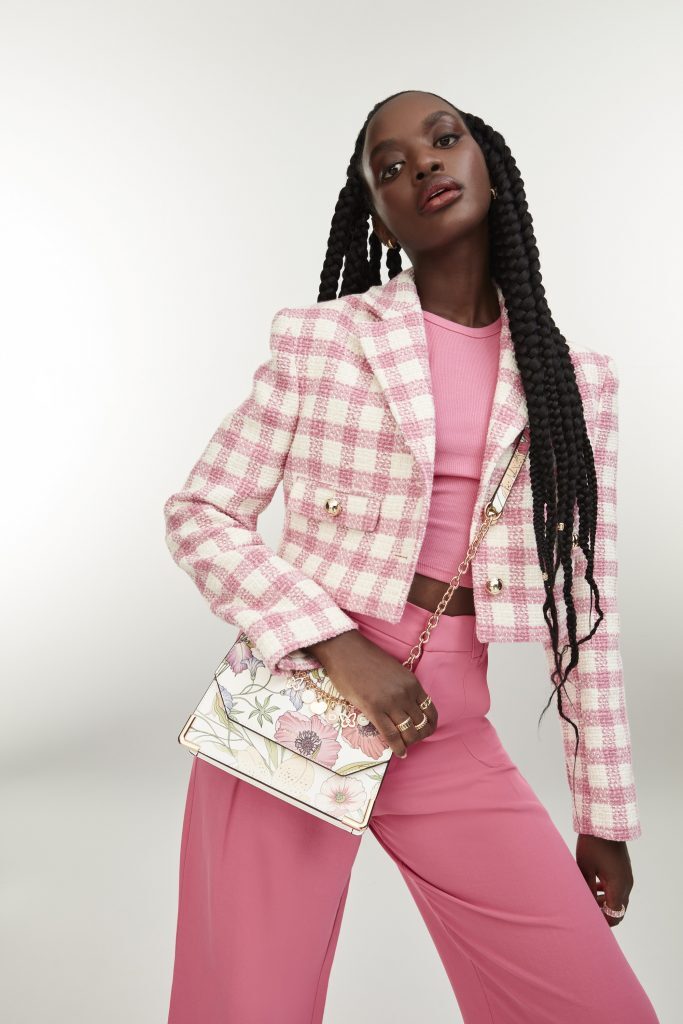 ss22_may_june_hb_sneakershop_highsummer_orchida_whitefloral_2343-683x1024