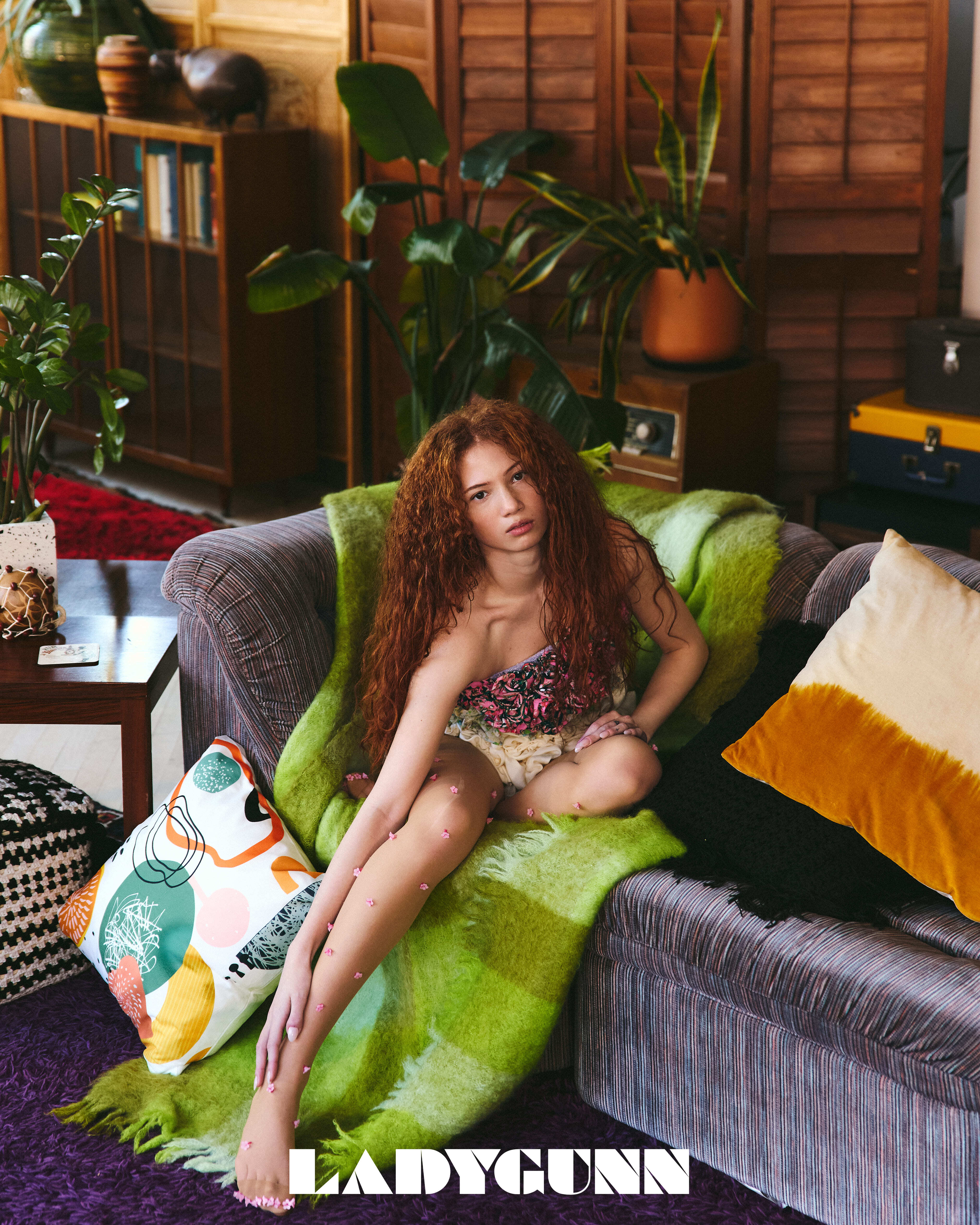 Dulcedo model Zoe for LADYGUNN Magazine