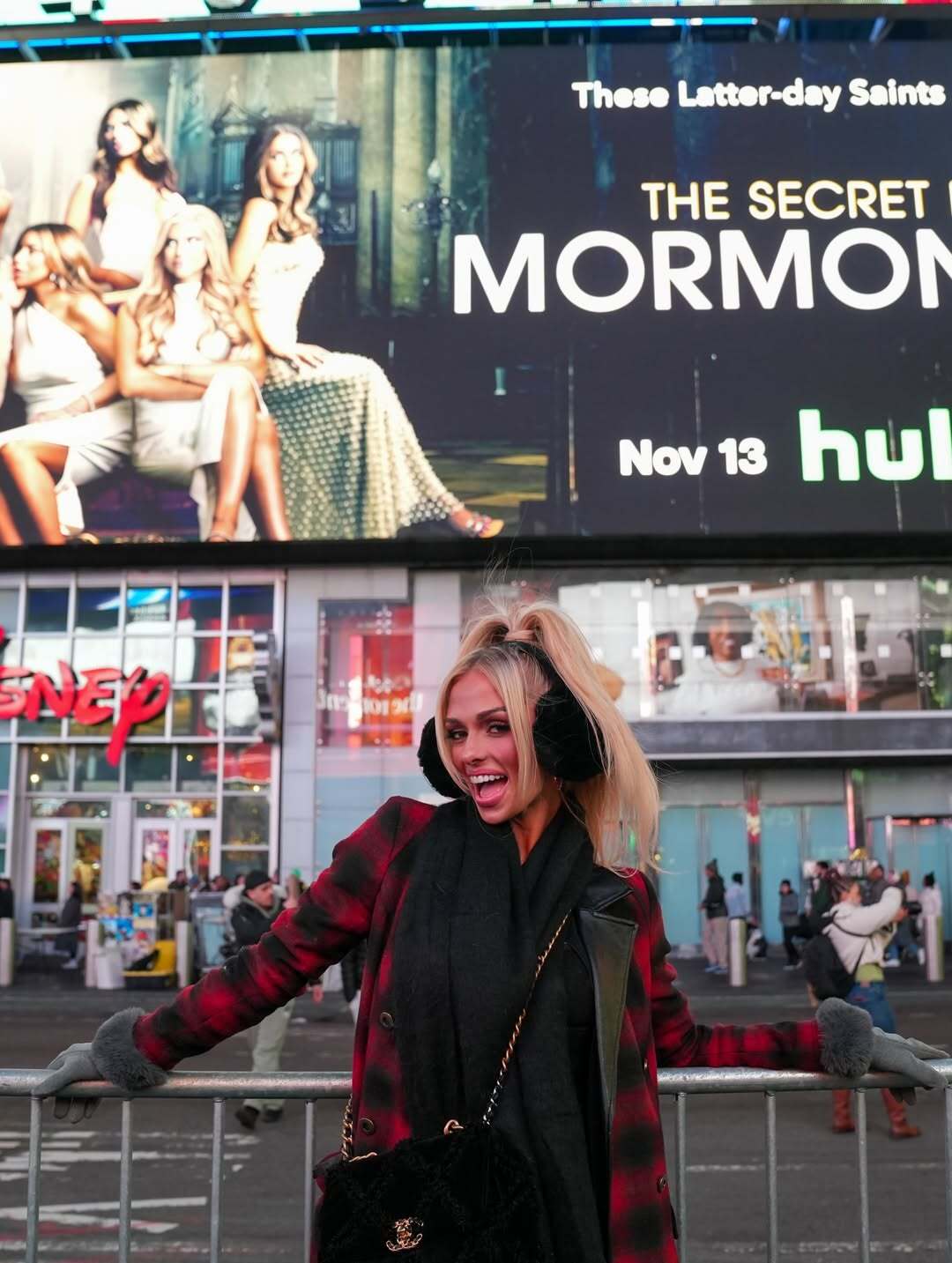 The coolest most fun miranda hope on her secretlivesonhulu Season 3 press tour goodmorn 3