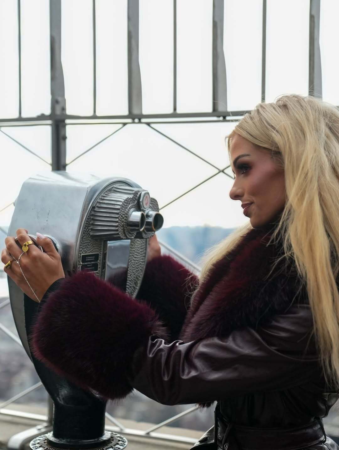 The coolest most fun miranda hope on her secretlivesonhulu Season 3 press tour goodmorn 9